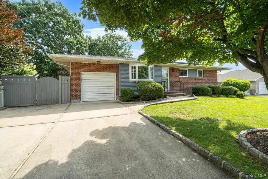 285 W 9th Street, Deer Park, NY 11729 - #2