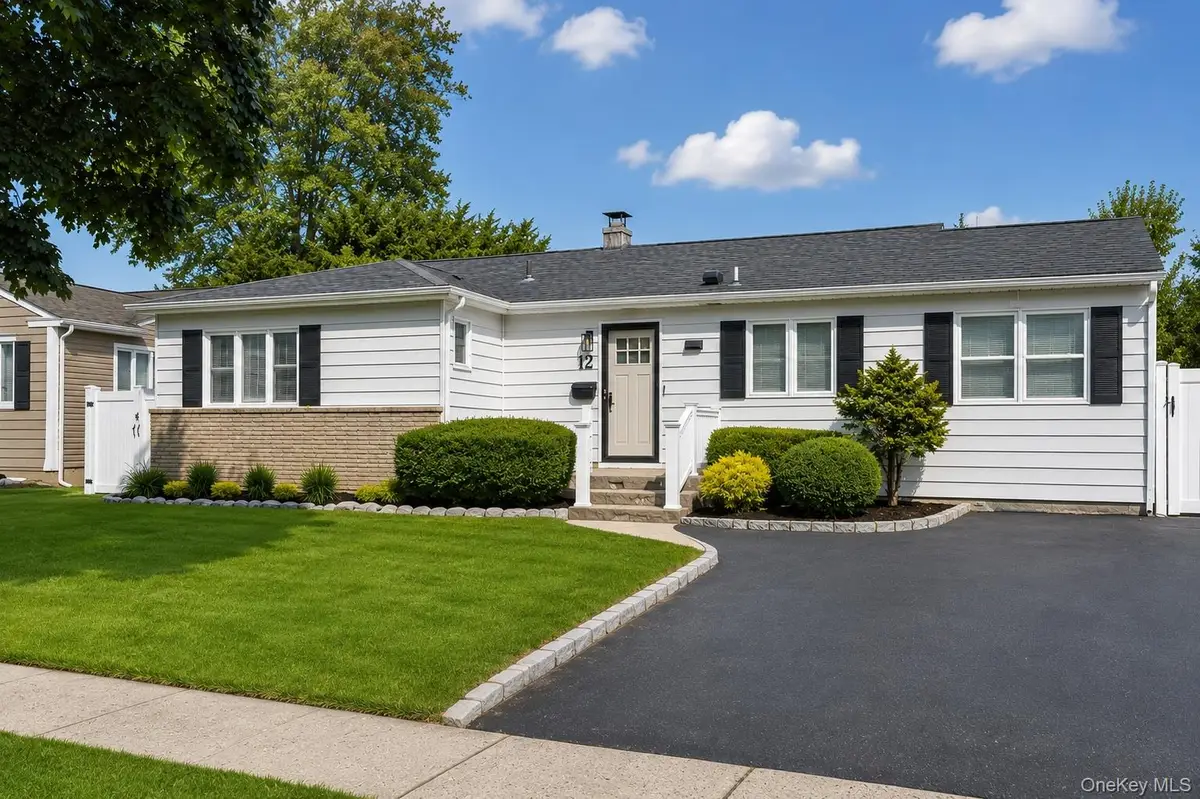 12 Lillian Lane, Plainview, NY 11803 - #1