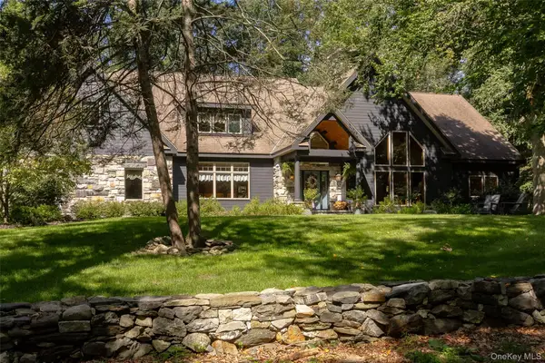 13 Apple Summit Lane, Lagrangeville, NY 12540