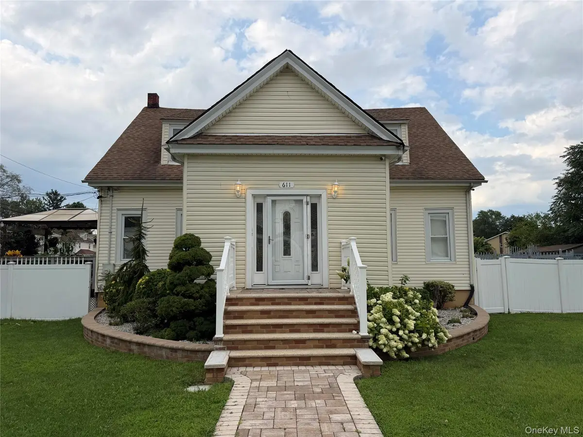 611 Park Avenue, Uniondale, NY 11553 - #1
