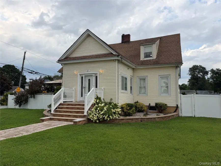 611 Park Avenue, Uniondale, NY 11553 - #2