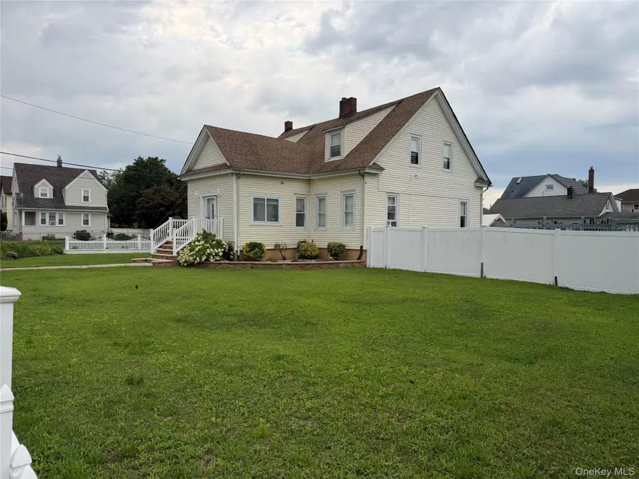 611 Park Avenue, Uniondale, NY 11553 - #3