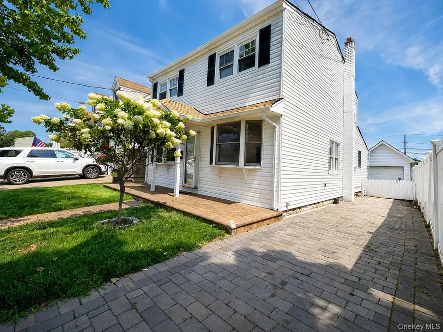 644 South 8th Street, Lindenhurst, NY 11757 - #3