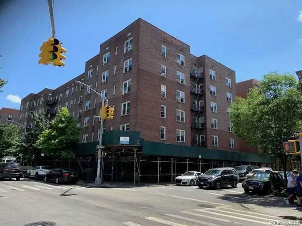 4240 Bowne Street #4D, Flushing, NY 11355