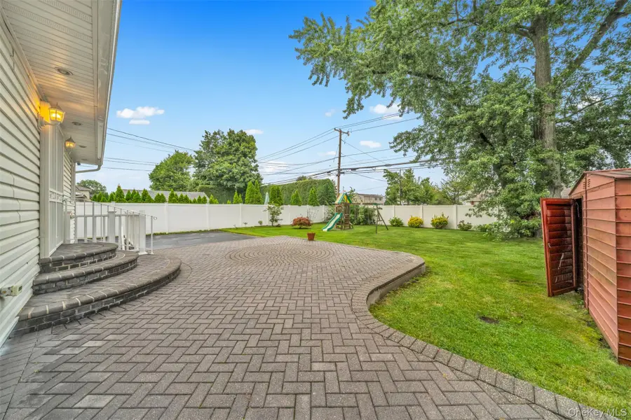 30 Andover Lane, Hicksville, NY 11801 - #2