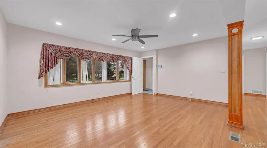 30 Andover Lane, Hicksville, NY 11801 - #3
