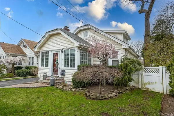 18 Yale Place, Lynbrook, NY 11563