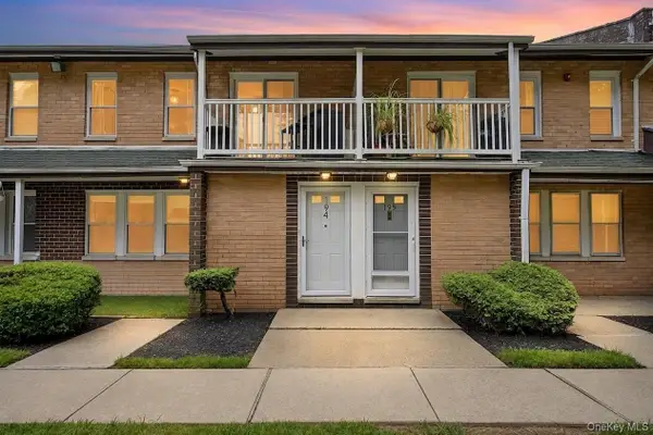 194 Artist Lake Drive #194, Middle Island, NY 11953