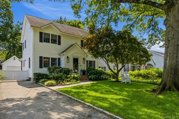 11 Bayside Avenue, Port Washington, NY 11050