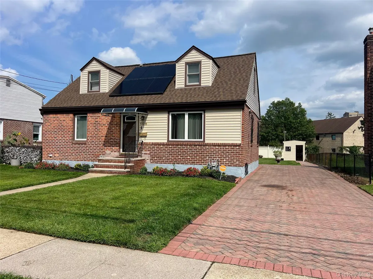 106 Lawrence Street, Uniondale, NY 11553 - #1