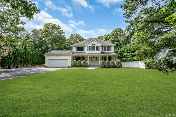 61 Washington Heights Avenue, Hampton Bays, NY 11946