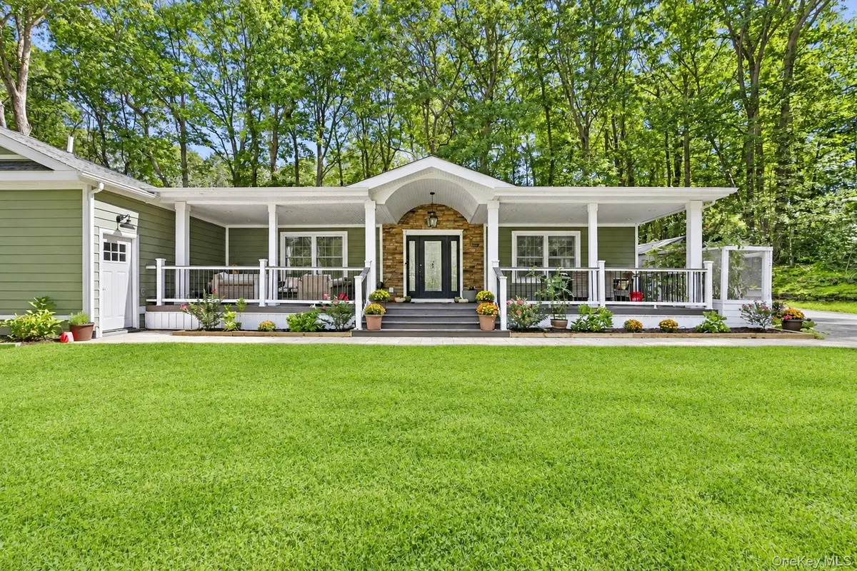 5 Cricket Hollow Road, Setauket, NY 11733 - #1