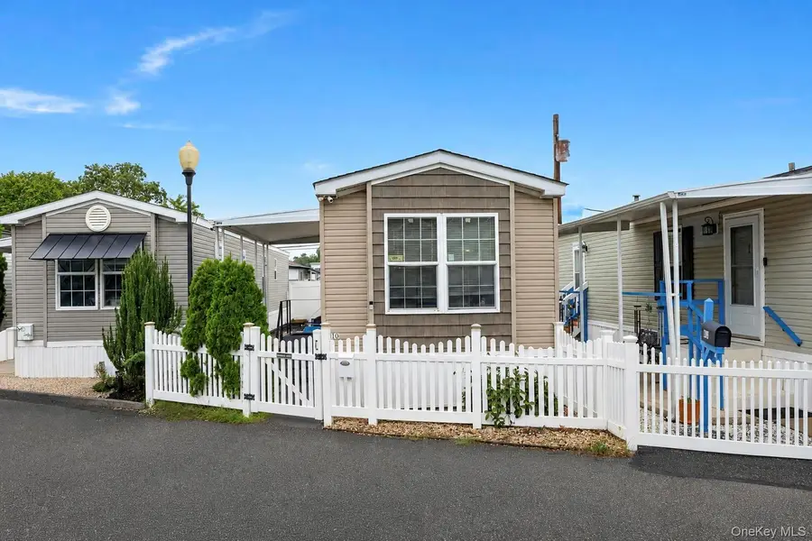 600 Broadway #M10, Amityville, NY 11701 - #2