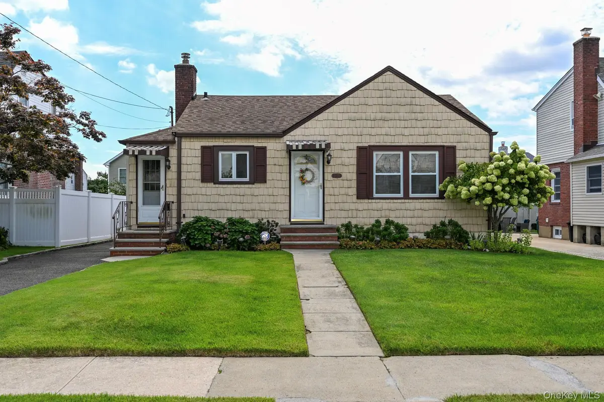 1073 Hancock Avenue, Franklin Square, NY 11010 - #1