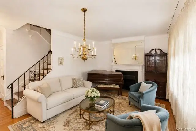 52 Slocum Crescent, Forest Hills, NY 11375 - #3
