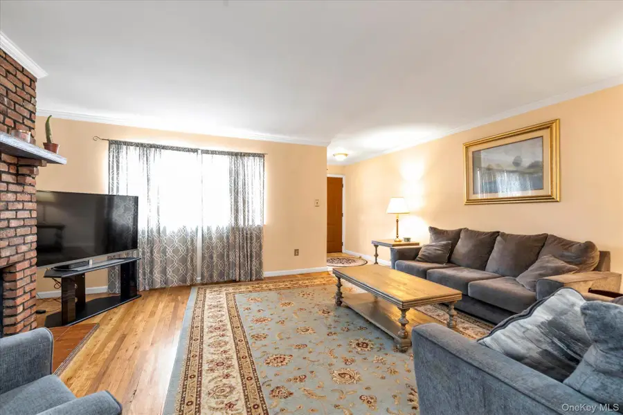 88 E Valley Stream Boulevard #6, Valley Stream, NY 11580 - #3