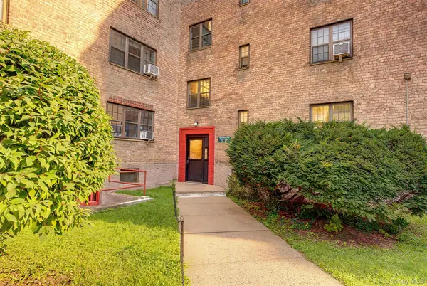 78-35 147th Street #2E, Kew Garden Hills, NY 11367