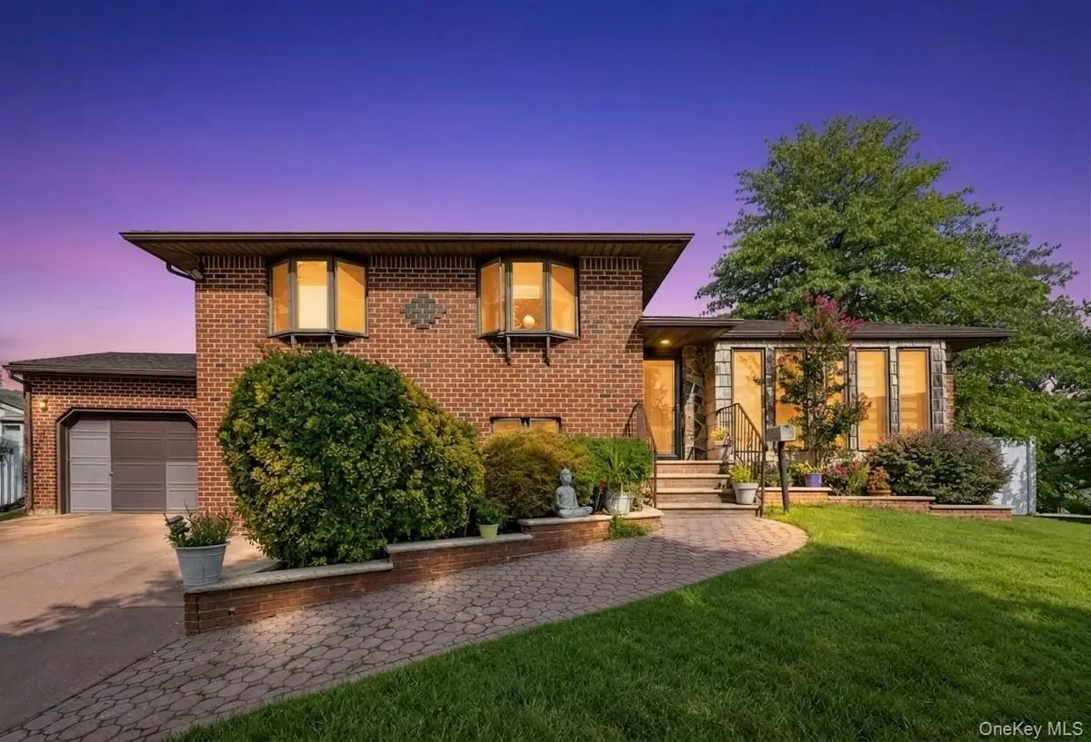 11 Verbena Court, Hicksville, NY 11801 - #1