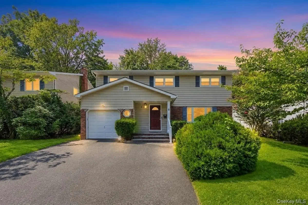 5 Cathy Lane, Great Neck, NY 11024 - #1