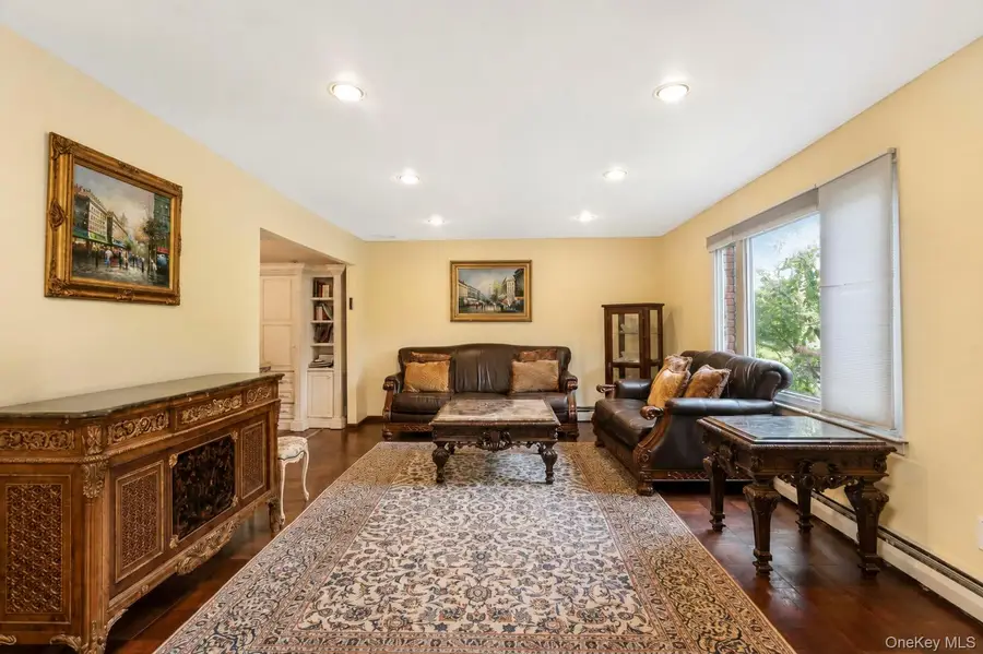 5 Cathy Lane, Great Neck, NY 11024 - #3