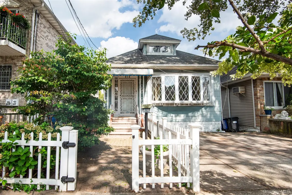 916 Hollywood Avenue, Bronx, NY 10465 - #1
