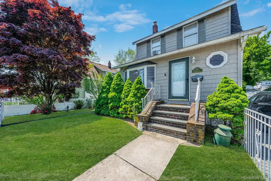 426 Midwood Avenue, Bellmore, NY 11710 - #2