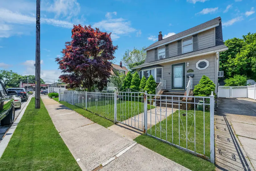 426 Midwood Avenue, Bellmore, NY 11710 - #3