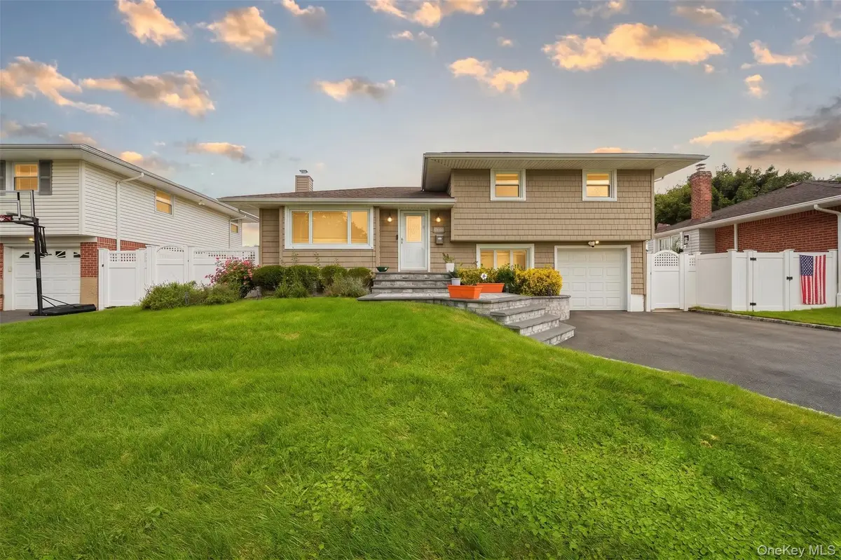 16 Spector Lane, Plainview, NY 11803 - #1