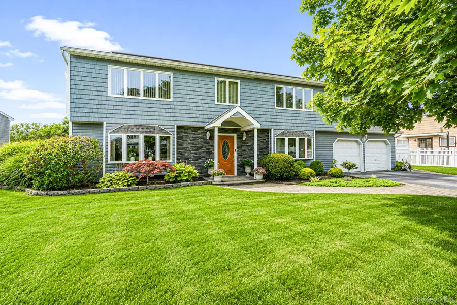 4 Loma Street, Medford, NY 11763 - #2