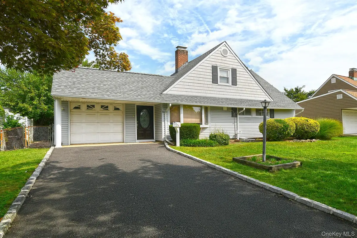 5 Woodcock Lane, Levittown, NY 11756 - #1