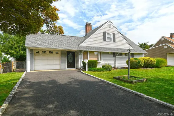5 Woodcock Lane, Levittown, NY 11756