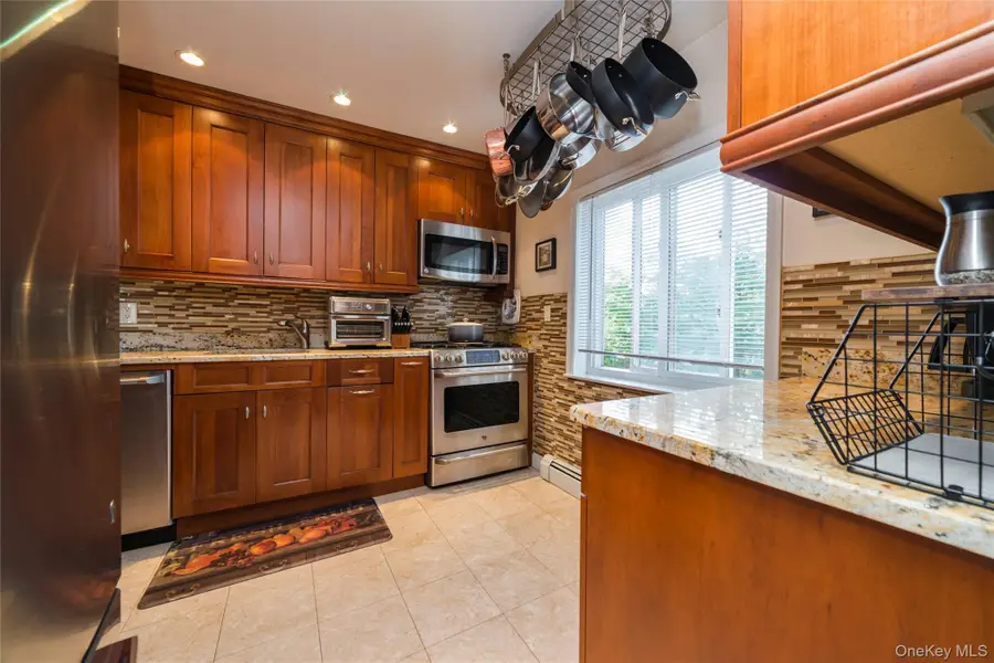 838 Pelhamdale Avenue #2H, New Rochelle, NY 10801 - #3