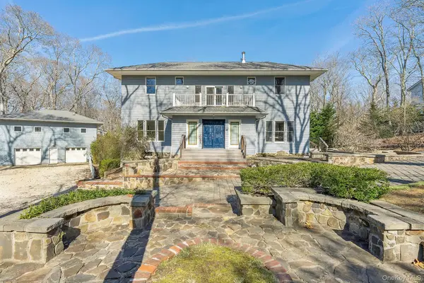 4 Bayview Avenue, Shelter Island Heights, NY 11965