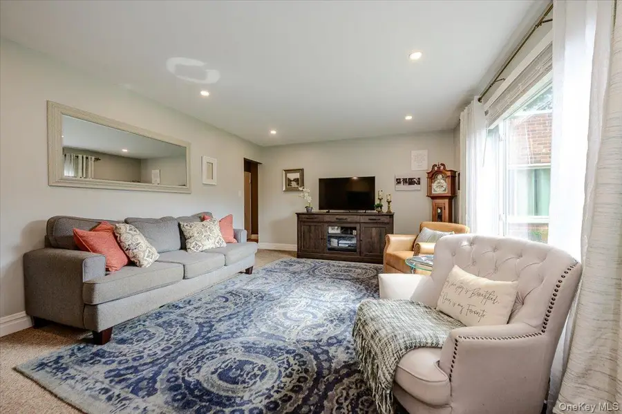 346 Edmunton Drive #L17, North Babylon, NY 11703 - #2
