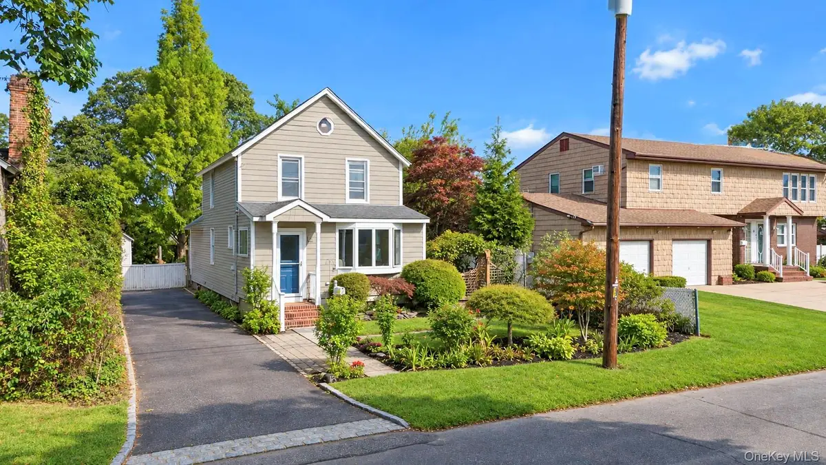 16 Grove Street, Lindenhurst, NY 11757 - #1