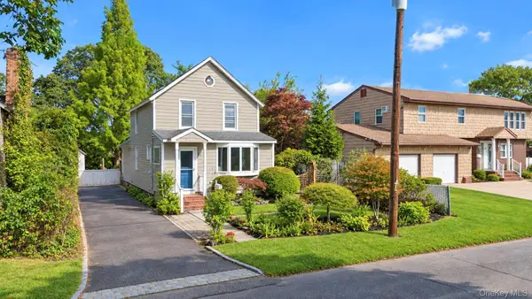 16 Grove Street, Lindenhurst, NY 11757