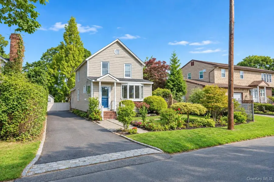 16 Grove Street, Lindenhurst, NY 11757 - #2