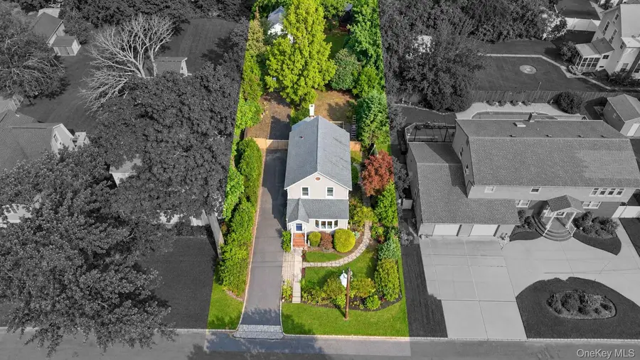 16 Grove Street, Lindenhurst, NY 11757 - #3