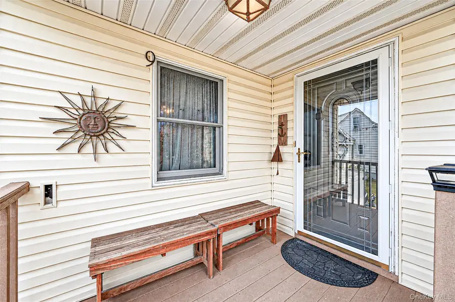 9 Perry Place, Lindenhurst, NY 11757 - #3