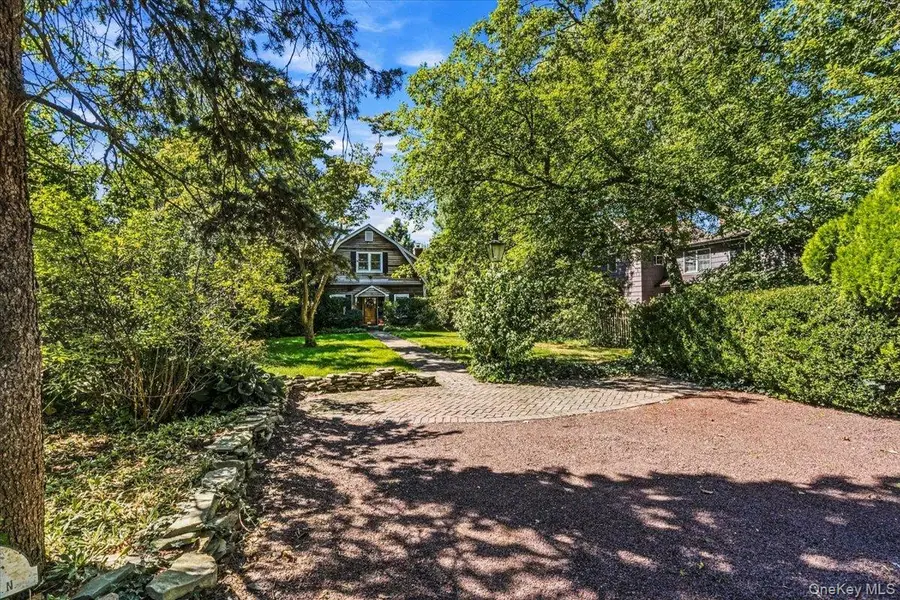 16 Stuart Avenue, Babylon, NY 11702 - #2