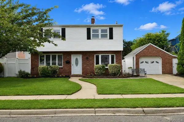 7 Swan Lane, Levittown, NY 11756