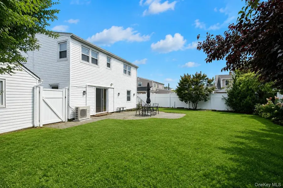 7 Swan Lane, Levittown, NY 11756 - #3
