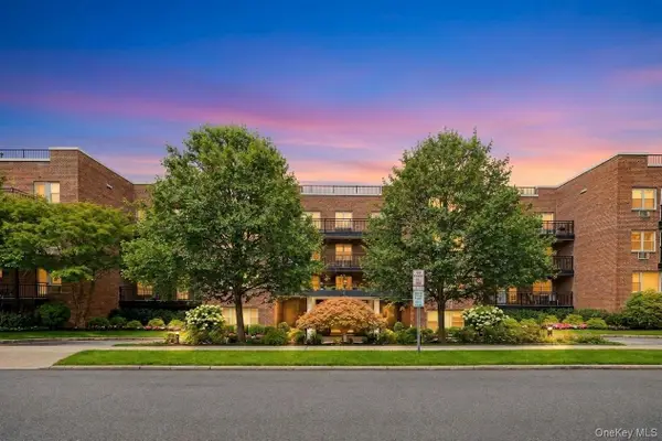 25 Chapel Place #2M, Great Neck, NY 11021
