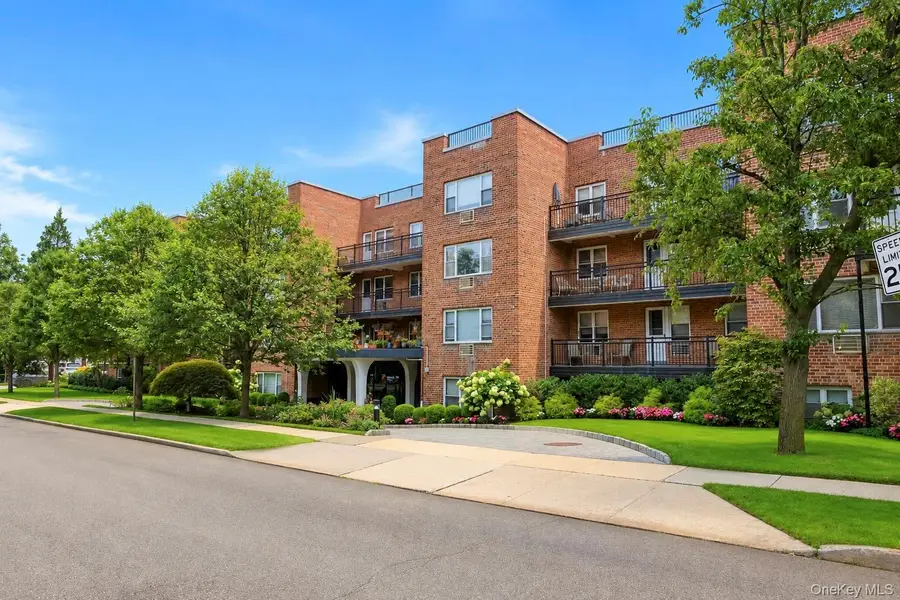 25 Chapel Place #2M, Great Neck, NY 11021 - #3
