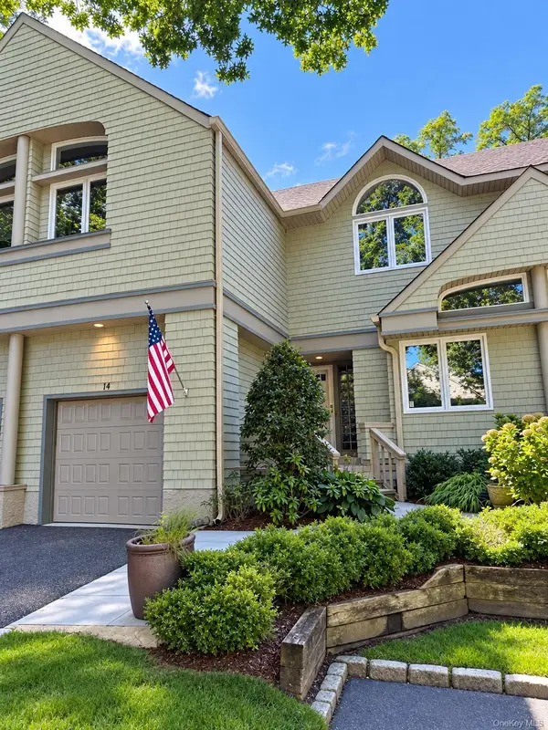 14 Insbrook Court, Huntington, NY 11743