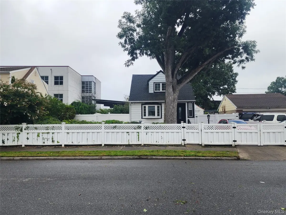 5 Konig Court, Roosevelt, NY 11575 - #1