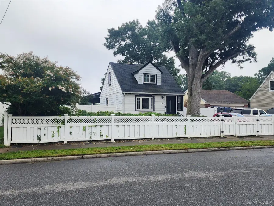 5 Konig Court, Roosevelt, NY 11575 - #2