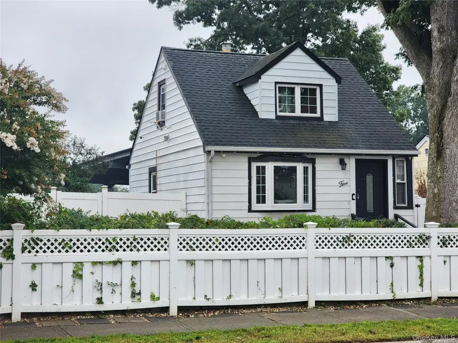 5 Konig Court, Roosevelt, NY 11575 - #3