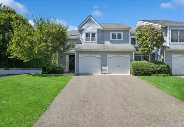 79 Lakebridge Drive S, Kings Park, NY 11754