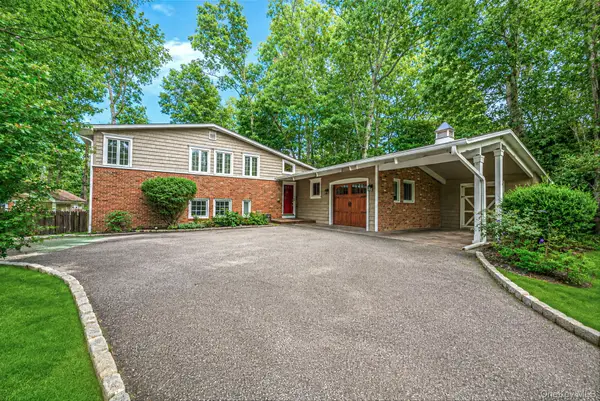 10 Highwood Road, East Norwich, NY 11732
